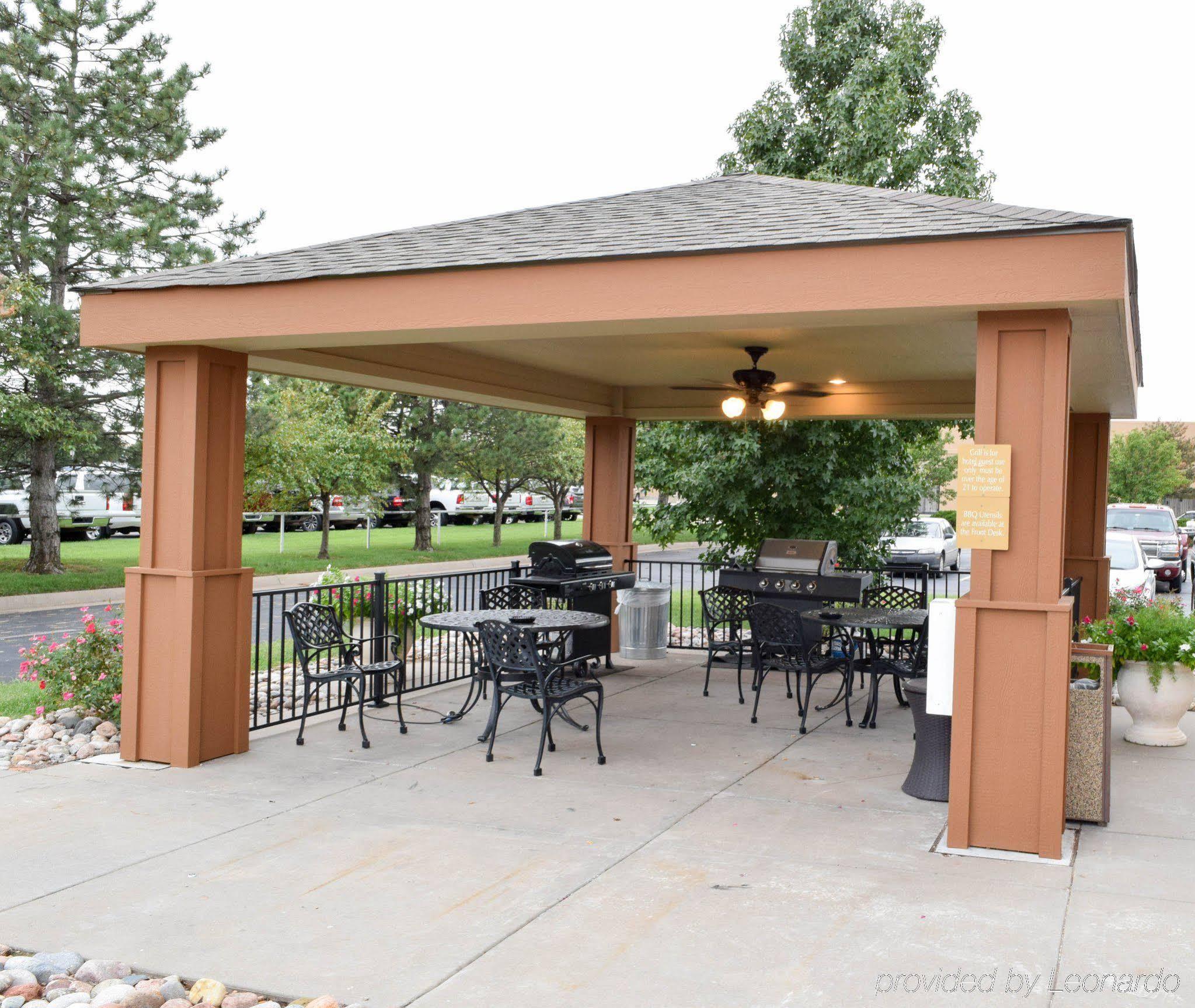 Sonesta Simply Suites Wichita Airport Exterior foto